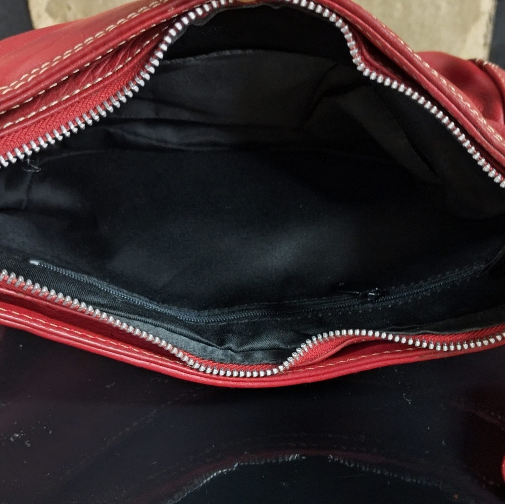 Liz & Co. | Classic Leather Shoulder Bag - Picture 7 of 8